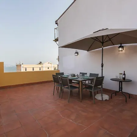 아파트 Alfama Terrace W/ Tagus River Views *
