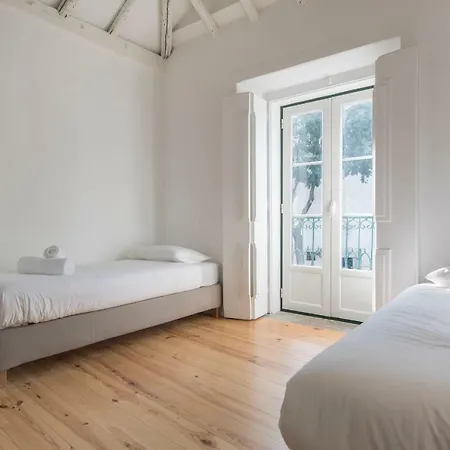 Alfama Terrace W/ Tagus River Views