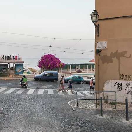 아파트 Alfama Terrace W/ Tagus River Views 리스본