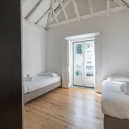 Alfama Terrace W/ Tagus River Views * Lisbon