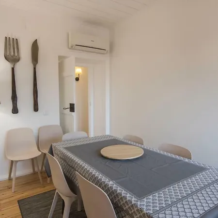 Alfama Terrace W/ Tagus River Views *