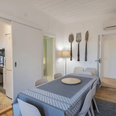 Alfama Terrace W/ Tagus River Views * 리스본