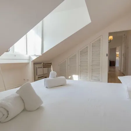 Alfama Terrace W/ Tagus River Views 아파트 *