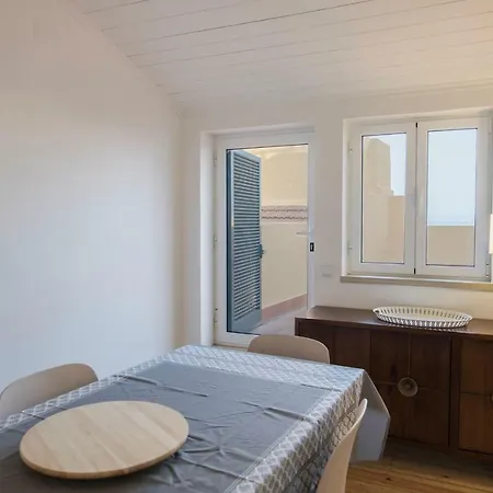 Alfama Terrace W/ Tagus River Views * Lisbon
