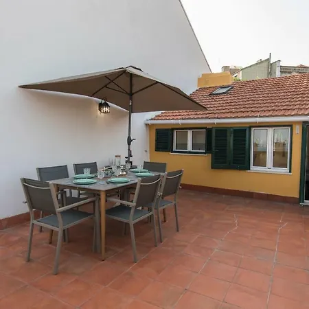 아파트 Alfama Terrace W/ Tagus River Views 리스본