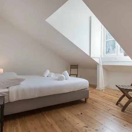 Alfama Terrace W/ Tagus River Views *